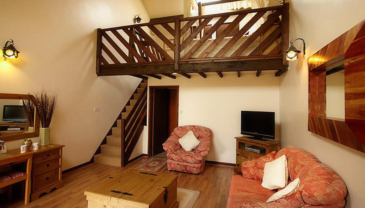 Miltons Country Lodge Lower Langford Esterno foto